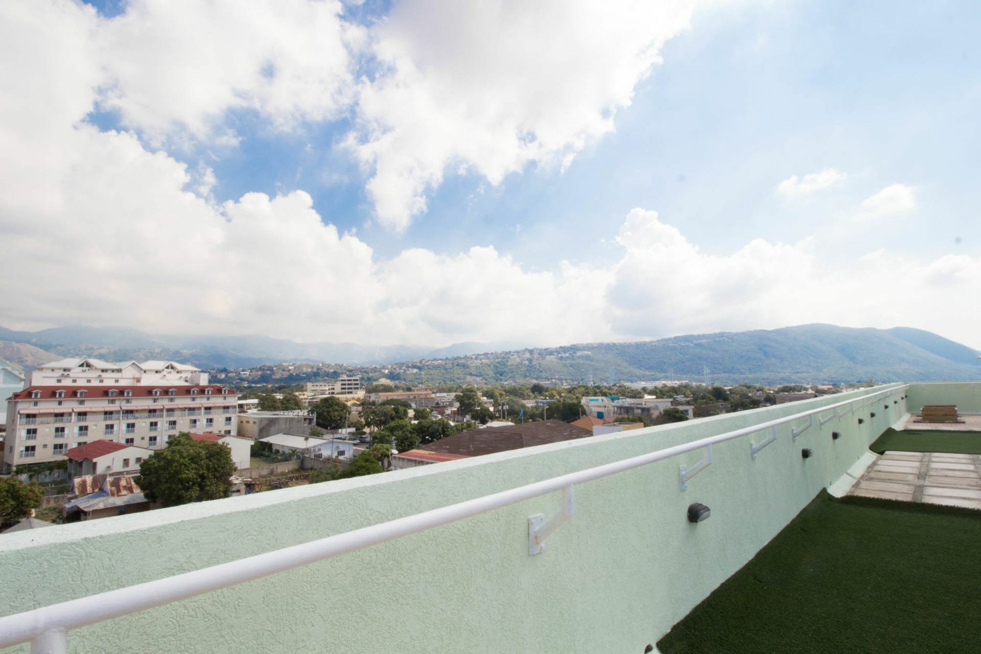 The Bailey'S New Kingston Suites Eksteriør billede